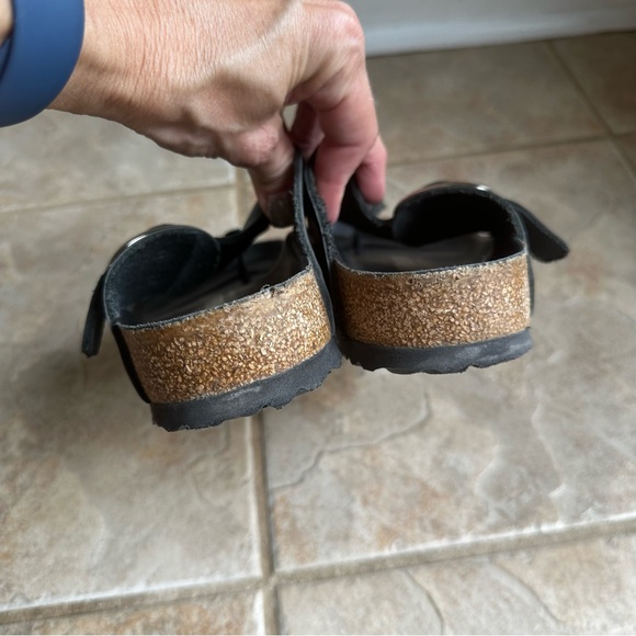 Birkenstock Gizeh Big Buckle Oiled Leather Sandal - Picture 6 of 8